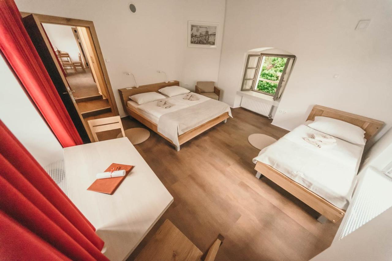 Rooms & Apartments Podsreda Castle Exterior photo